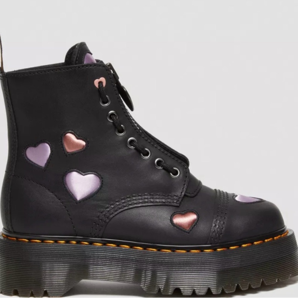 Dr Martens - NWOT Sinclair Leather Heart Platform Boots US 7